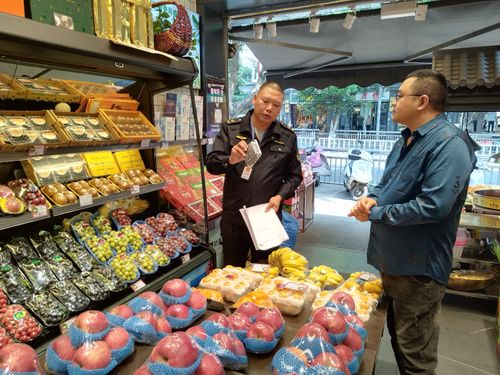 守護(hù)消費(fèi)與生態(tài) 瀘州納溪市場監(jiān)管局開展生鮮食用農(nóng)產(chǎn)品過度包裝專項(xiàng)檢查